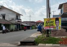 Panwaslu Tak Berani Turunkan Spanduk Ansar Ahmad