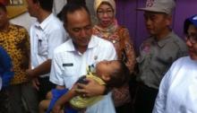Bayi Pemakan Batu dan Semen di Palembang Diperiksa Medis, Ini Hasilnya