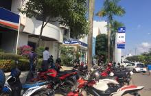 Nasabah Antre di BRI Kantor Cabang Batam Centre