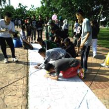 Ratusan Warga Antre Sejuta Tanda Tangan Lawan Kenaikan Tarif Bright PLN