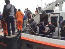 Foto: Suasana Evakuasi Penumpang MV Voc Batavia di Sri Bintan Pura
