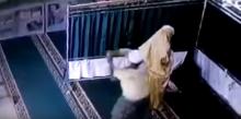 Polri Buat Tim Gabungan Buru Pemukul Perempuan sedang Salat di Masjid