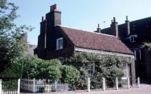 Pangeran Harry- Meghan Markle Tempati Rumah Sempit