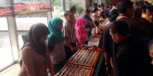 DPR Disulap jadi Pasar Batu Akik, Fadli Zon Pamer Akik Seberat 70 Kilogram