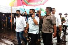 Nizar Bikin Warga Mensanak di Lingga Terharu