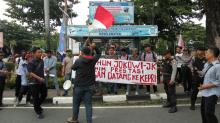 Rumpun Mahasiswa dan Pemuda Melayu Unjuk Rasa Tolak Jokowi ke Kepri