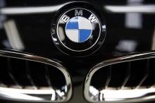 Petani Ini Curi Ayam untuk Beli Bensin Mobil BMW-nya