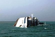 Kelebihan Penumpang, Kapal di Makassar Tenggelam