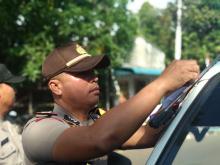 Tiba-tiba Disampiri Polisi, Pengendara di Tanjungpinang Kaget 