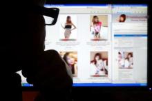 Farida Jual Dua Putrinya Lewat Facebook dan BBM