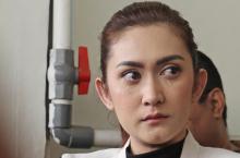 Nafa Urbach Menangis di Sidang Cerai Perdana