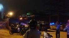 Mahasiswa Uniba Demo hingga Tengah Malam, Bakar dan Blokir Gerbang. Rektor Menghilang