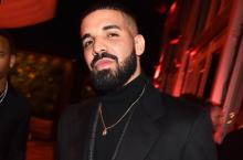 Drake Beli Casing Iphone Super Mewah Seharga Rp 5,6 M