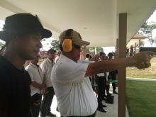Latihan Menembak Bareng Kapolda, Lima Peluru Isdianto Tak Mengenai Sasaran