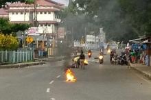 Manokwari Mencekam, Negosiasi Polisi Dibalas Lemparan Batu