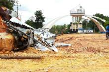 Ganggu Estetika, Baliho Bergambar Bupati Bintan Dirobohkan