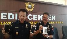 Petugas Bea Cukai Temukan HP China Senilai Rp 738 Juta di Ruang Tunggu Bandara Hang Nadim