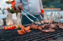 HUT Australia, Harris Resort Barelang Beri Kejutan ke Pengunjung dengan Barbeque