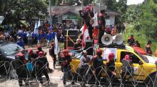 Ratusan Buruh Unjuk Rasa di PTUN Tanjungpinang di Batam