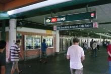 Tak Bisa Pulang, Pekerja Malaysia Menginap di Stasiun MRT Singapura