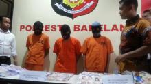 Polisi Gerebek Pedagang DVD Porno