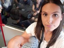 Tak Dapat Bangku Prioritas, Cerita Ibu Menyusui di Kereta Ini Viral