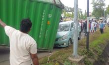 Inilah Foto-foto Avanza Ditimpa Kontainer di Seraya Atas