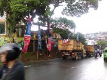 Tim Terpadu Ratakan Baliho Pilkada Ilegal, tapi Kok Ada yang Terlewat?