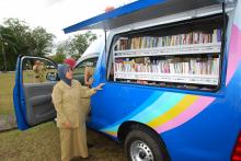 Setiap Malam Minggu Mobil Pustaka Mangkal di Coastal Area