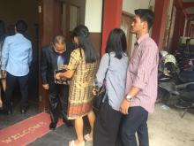 Tas Jemaat Gereja di Batam Diperiksa Ketat