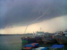 Beredar SMS Karimun Bakal Dihantam Puting Beliung dan Ombak 4 Meter, ini Penjelasan BMKG