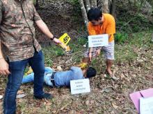Rekonstruksi Pembunuhan: Hantaman Besi di Kepala Tewaskan Roni Hasibuan