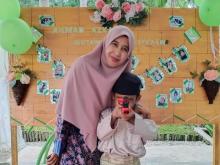 Mantan Istri UAS Jualan Rendang