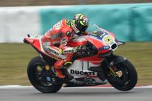 Pebalap Italia Iannone Enggan Bantu Rossi dan Jatuhkan Lorenzo