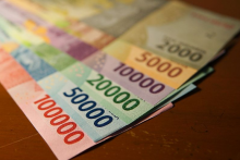 Pukul 13:00 WIB Rupiah Masih Kuat di Rp 14.525/US$