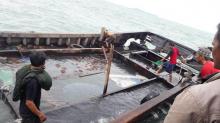 Diterjang Ombak, Kapal Bermuatan 40 Ribu Kelapa Nyaris Karam