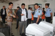 Komisi I DPRD Kepri Beri Bantuan Alat Pembuat Roti ke Lapas Batam