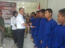 Disduk Batam Serahkan e-KTP Kepada Sembilan Tahanan Remaja