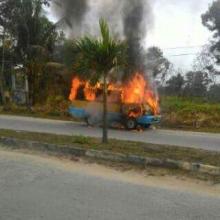 [BREAKINGNEWS] Oplet di Karimun Terbakar, Seorang Bocah Alami Luka Bakar
