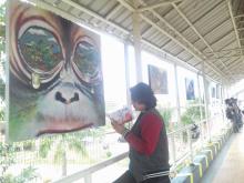 Jembatan Penyeberangan Tiban Disulap Jadi Ajang Pameran Lukisan