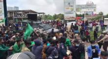 Aksi Tolak Omnibus Law: Mahasiswa di Batam Rusuh dengan Polisi