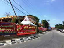 Bupati Karimun Mantu, Pengusaha Papan Bunga Kebagian Berkah