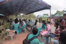 Pelayat Diterpa Duka di Rumah Siswa SMA 10 Batam yang Tewas