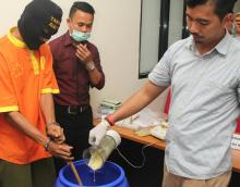Polda Kepri Rebus 889 Butir Ekstasi dan 477 Gram Sabu Tangkapan di Karimun