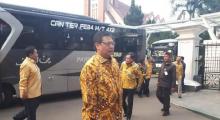 Bursa Ketum Golkar: Airlangga Adang Manuver Bamsoet