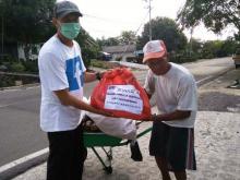 #DiRumahAja, AJI Tanjungpinang Beri Warga Bantuan Sembako 