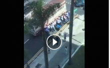 [VIDEO] Puluhan Orang di Singapura Angkat Truk Trailer Demi Selamatkan Korban Kecelakaan