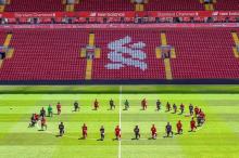 Klub-klub Liga Inggris Berlutut demi Serukan `Black Lives Matter`