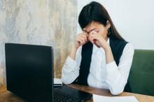 7 Tips Hindari Mata Kelelahan Saat Main Gadget