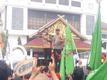 Buruh Batam Minta Kejelasan UMS, Wako Rudi: Kalian Tinggal WA Saya
